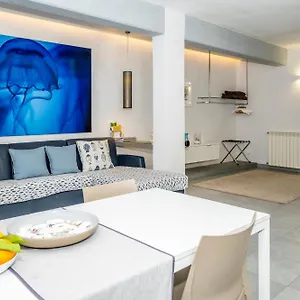 Luxury By Arbaspaa Apartment