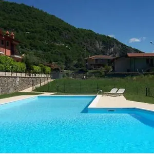  Appartement Irina's House With View On Like And Swimming Pool Italië