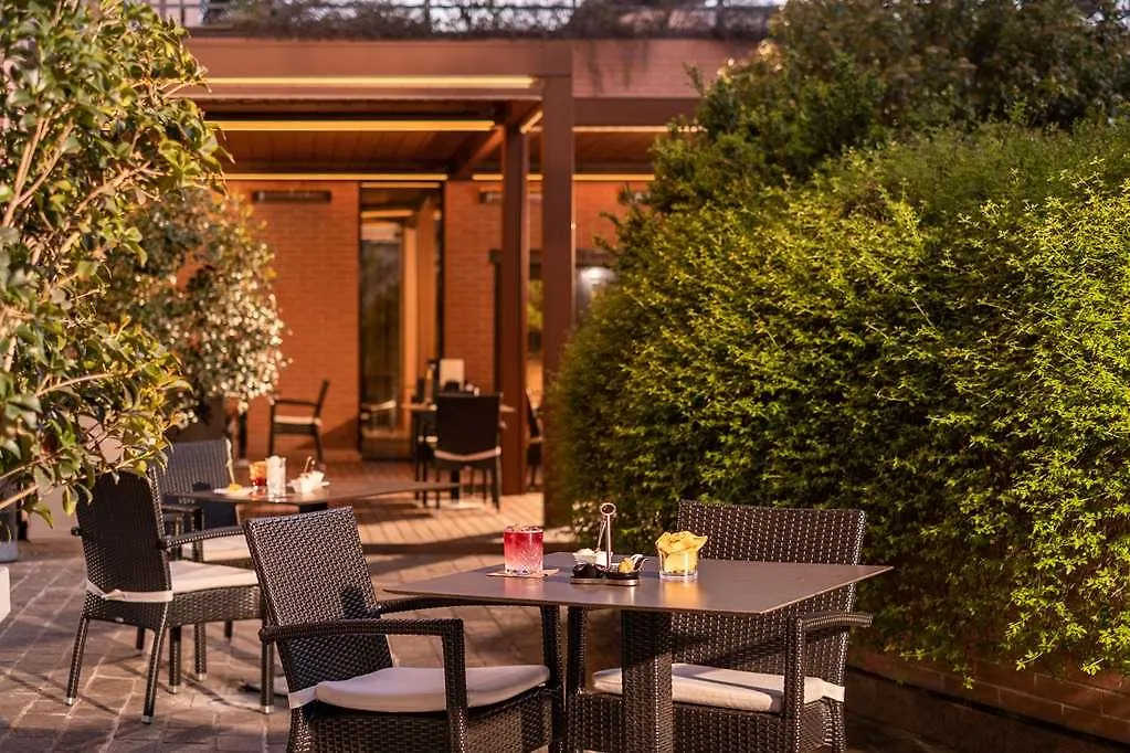 Szálloda Savhotel Aemilia Bologna