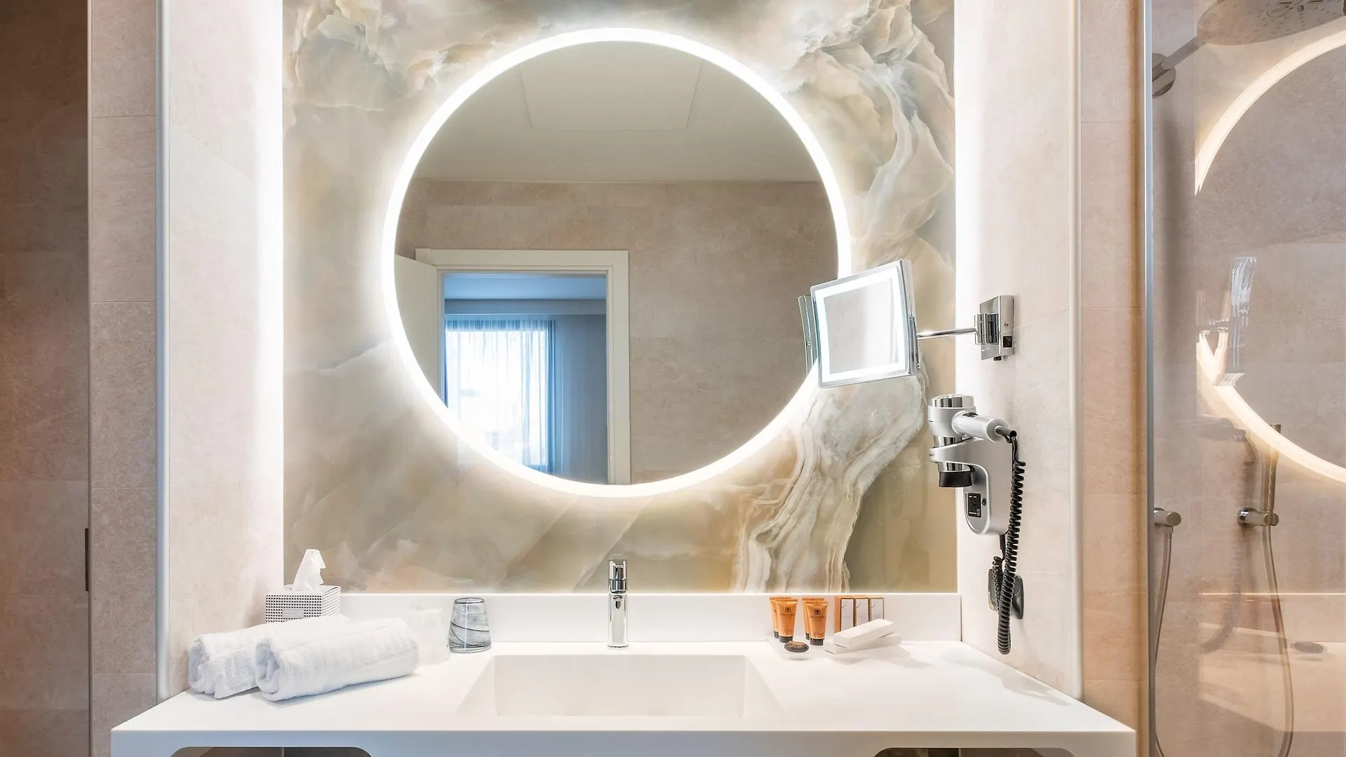 Savhotel Aemilia Bolonia 4*,